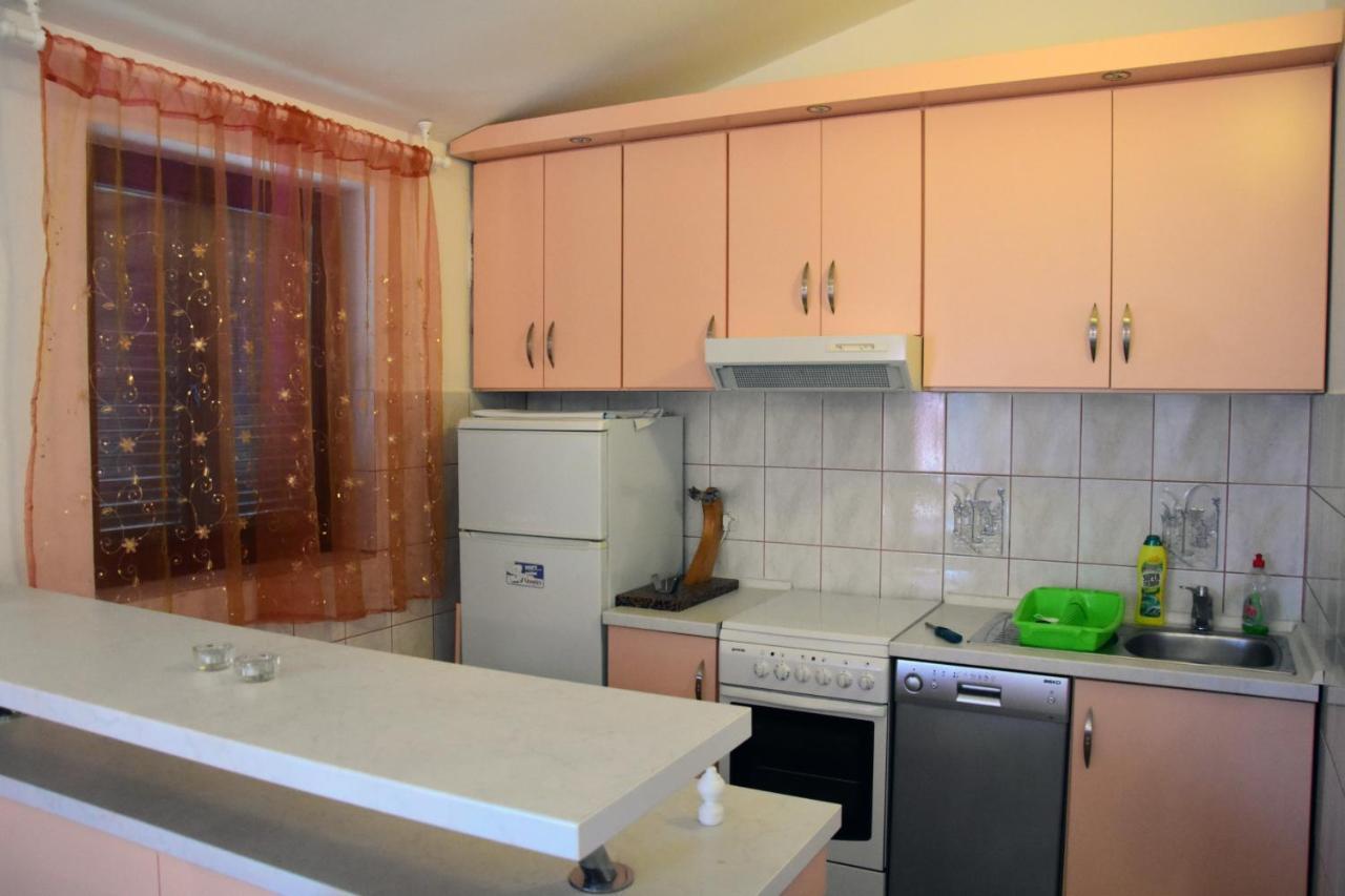Apartments Zana Vir Exterior photo