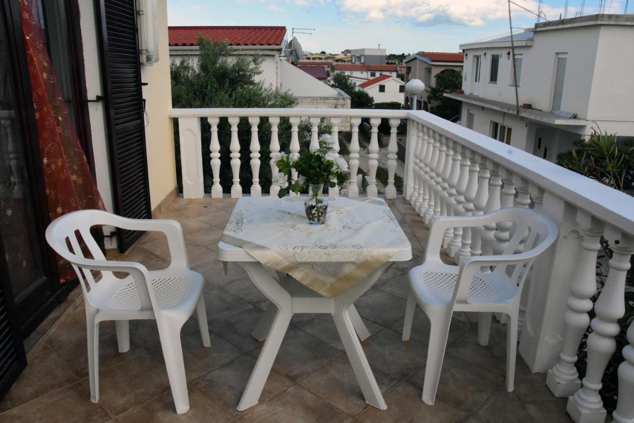 Apartments Zana Vir Exterior photo